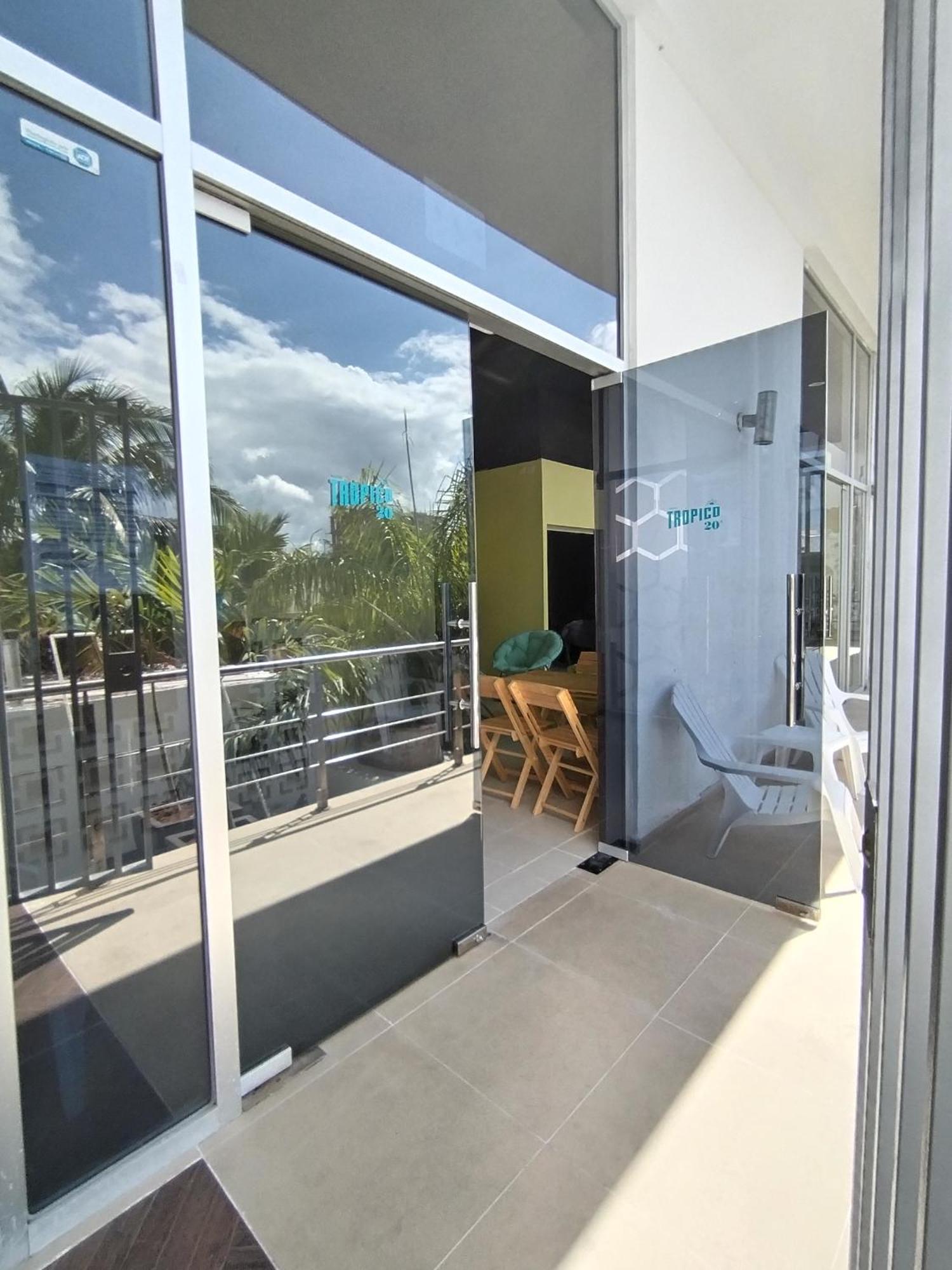 Hostel Tropico 20 Pdc Playa del Carmen Exteriér fotografie